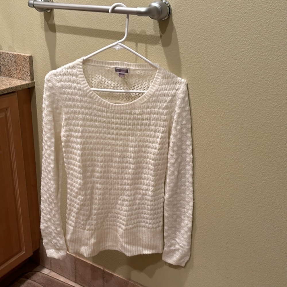 Chelsea 28 woman's white sweater with a cutout in the back - Picture 2 of 9